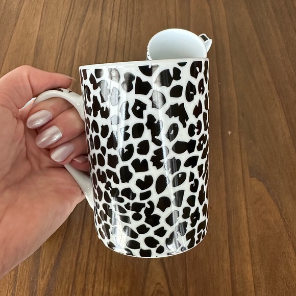 Set of Four Animal Print Mugs - Porcelain Coffee Cups - Picture 7 of 7